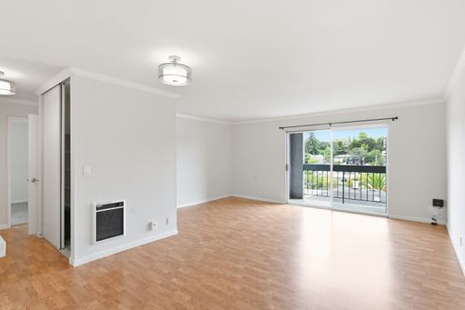 Spectacular View!! Super Spacious 2 Bedroom with LARGE bedrooms + Private Balcony! Piedmont Border! – photo 1