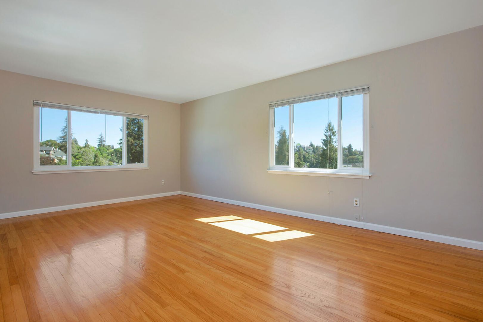 Oakland Apartment: 856 Erie St.