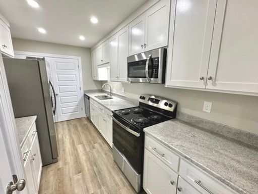 Our spacious Garden 3-bedroom, two full bath apartments have been carefully designed and constructed with you in mind – photo 1