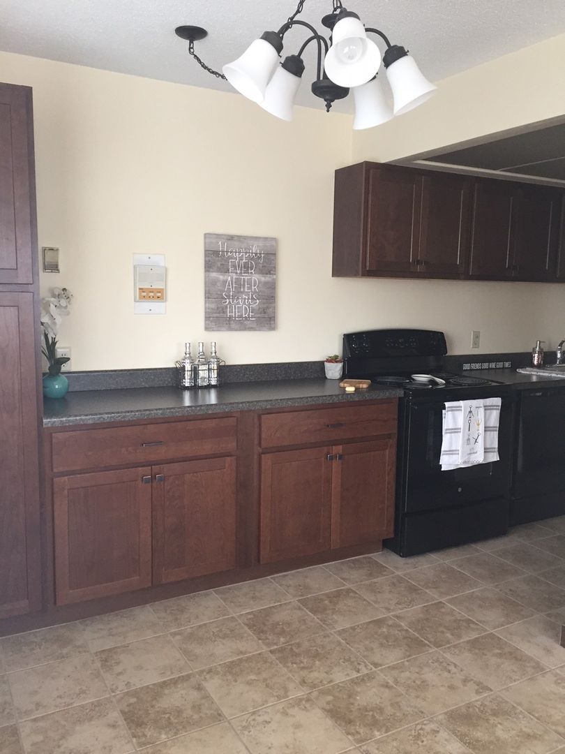 Milwaukee Apartment: 2233 N Summit Ave