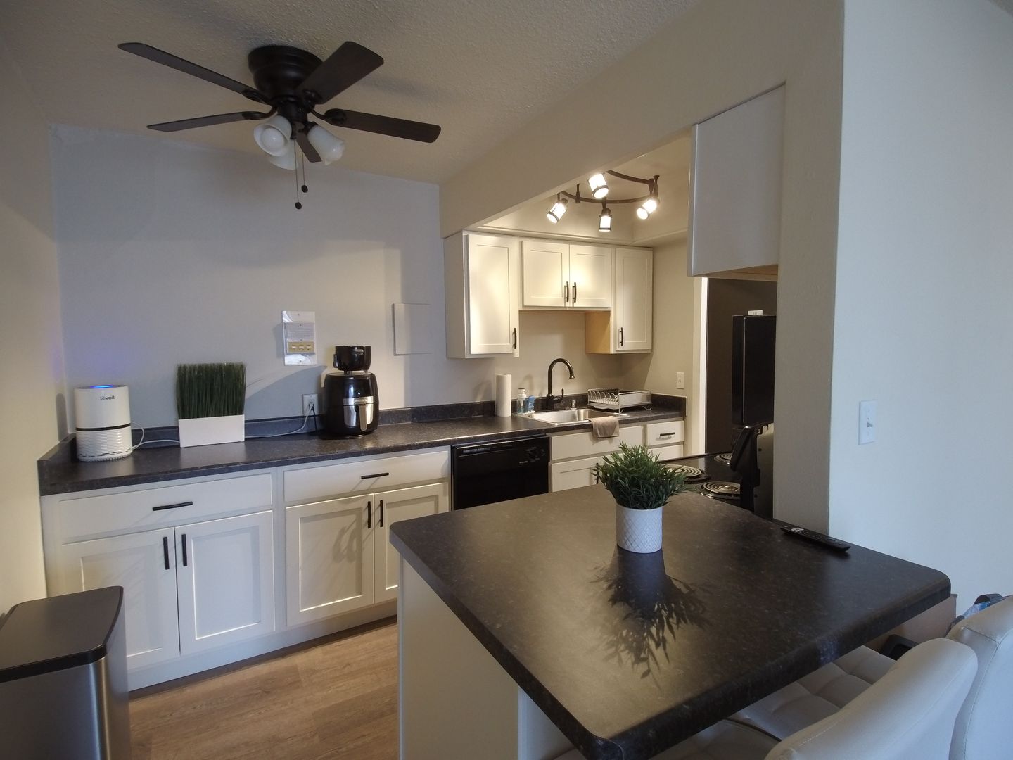 Milwaukee Apartment: 2233 N Summit Ave