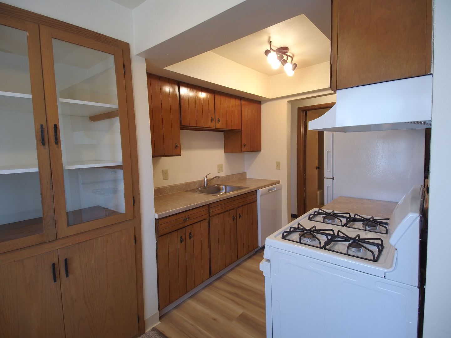 Milwaukee Apartment: 2580 N Oakland Ave