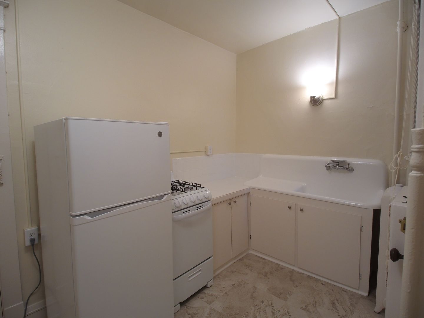 Milwaukee Apartment: 3059 N Maryland