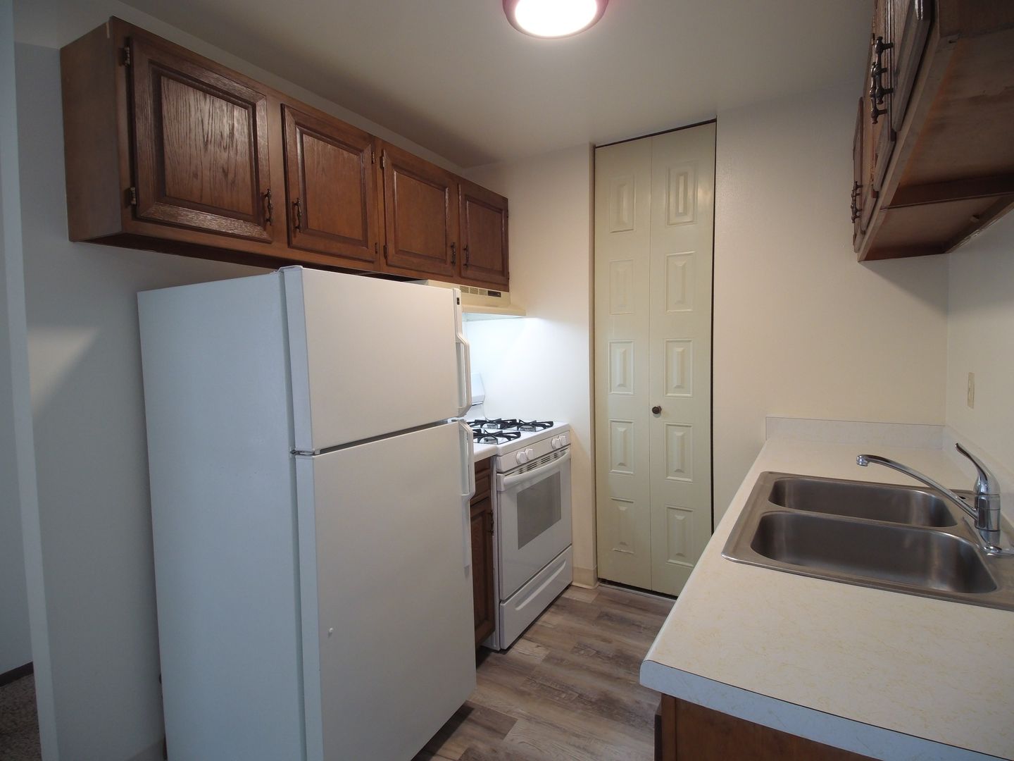 Mount Pleasant Apartment: 4701 Indian Hills Dr
