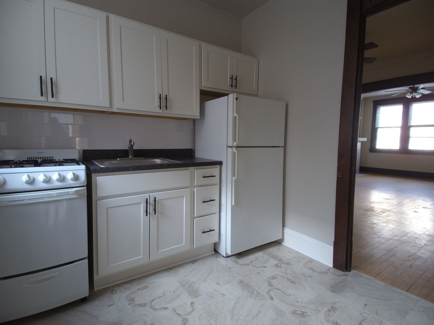Milwaukee Apartment: 3059 N Maryland