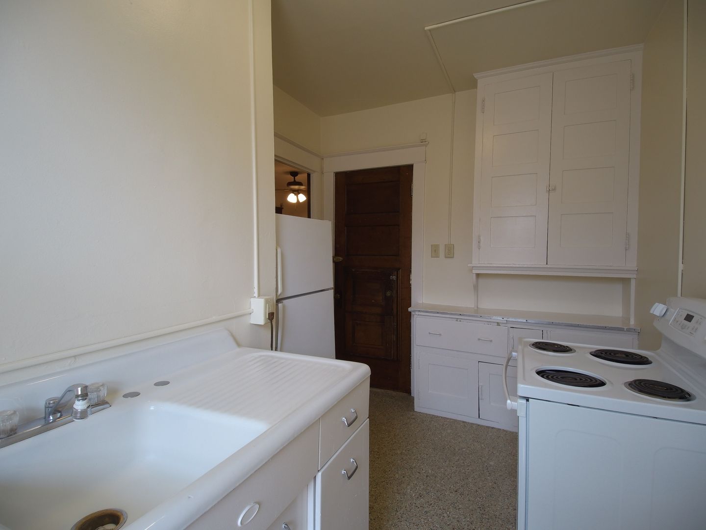 Milwaukee Apartment: 3059 N Maryland