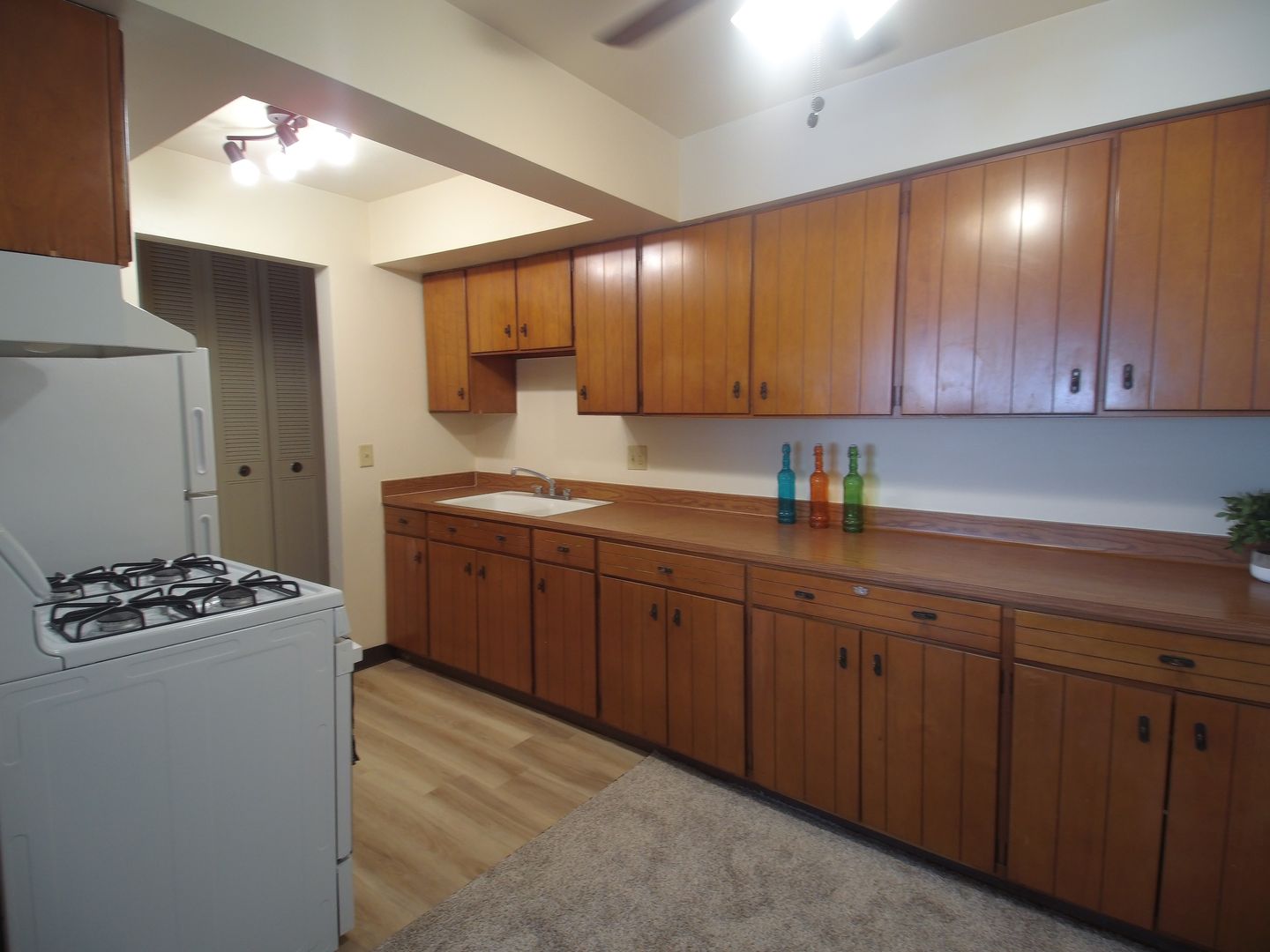 Milwaukee Apartment: 2580 N Oakland Ave