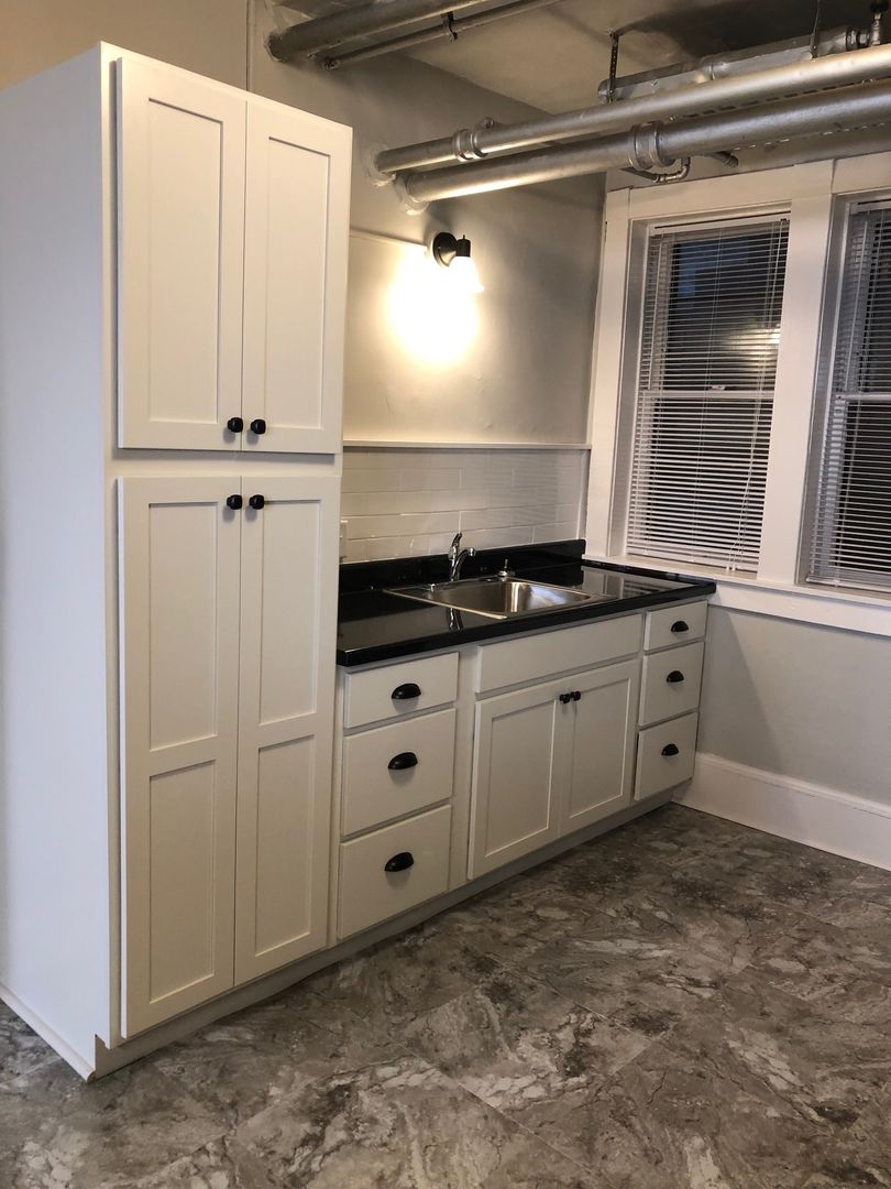 Milwaukee Apartment: 3059 N Maryland