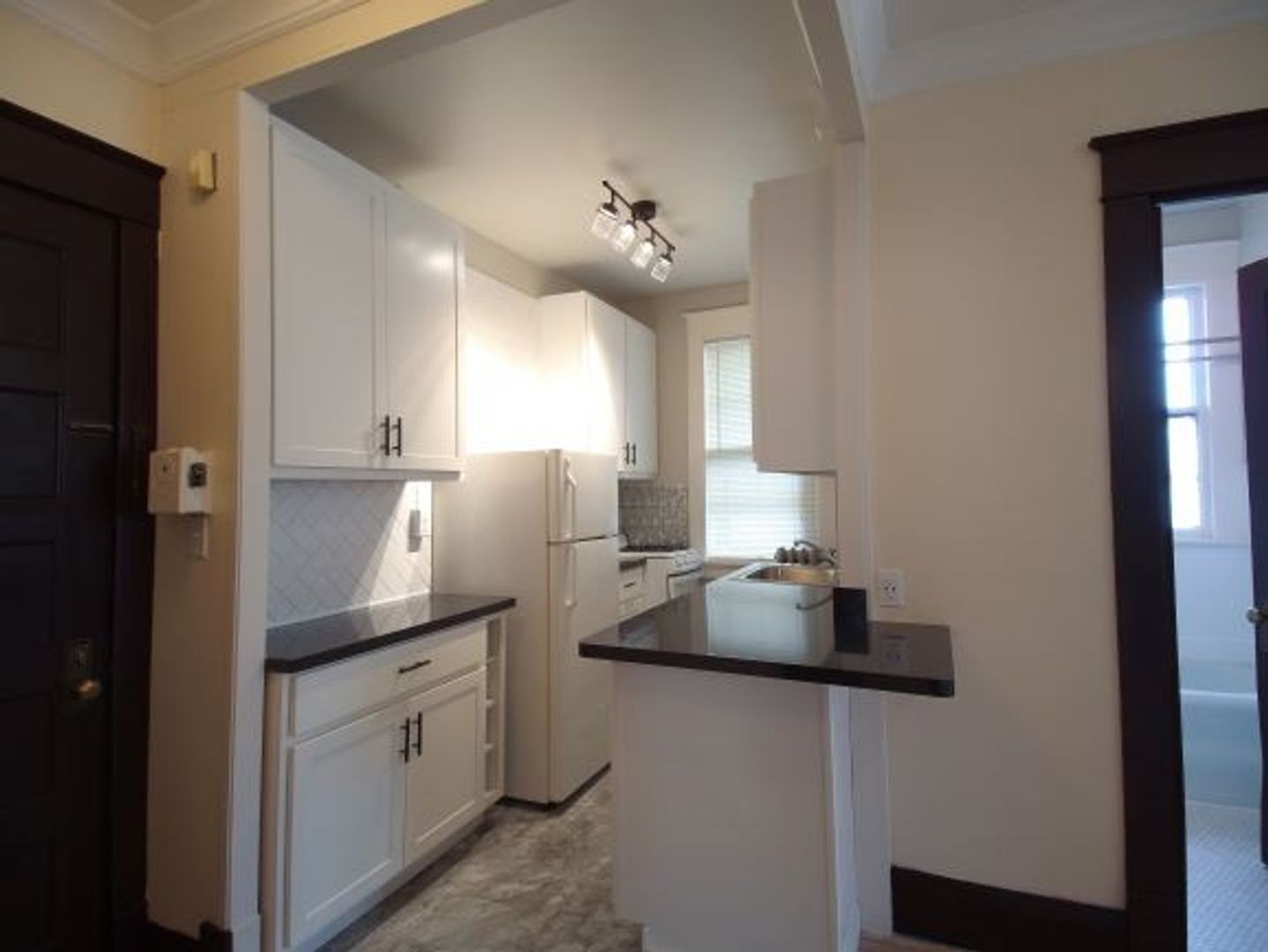 Milwaukee Apartment: 3059 N Maryland