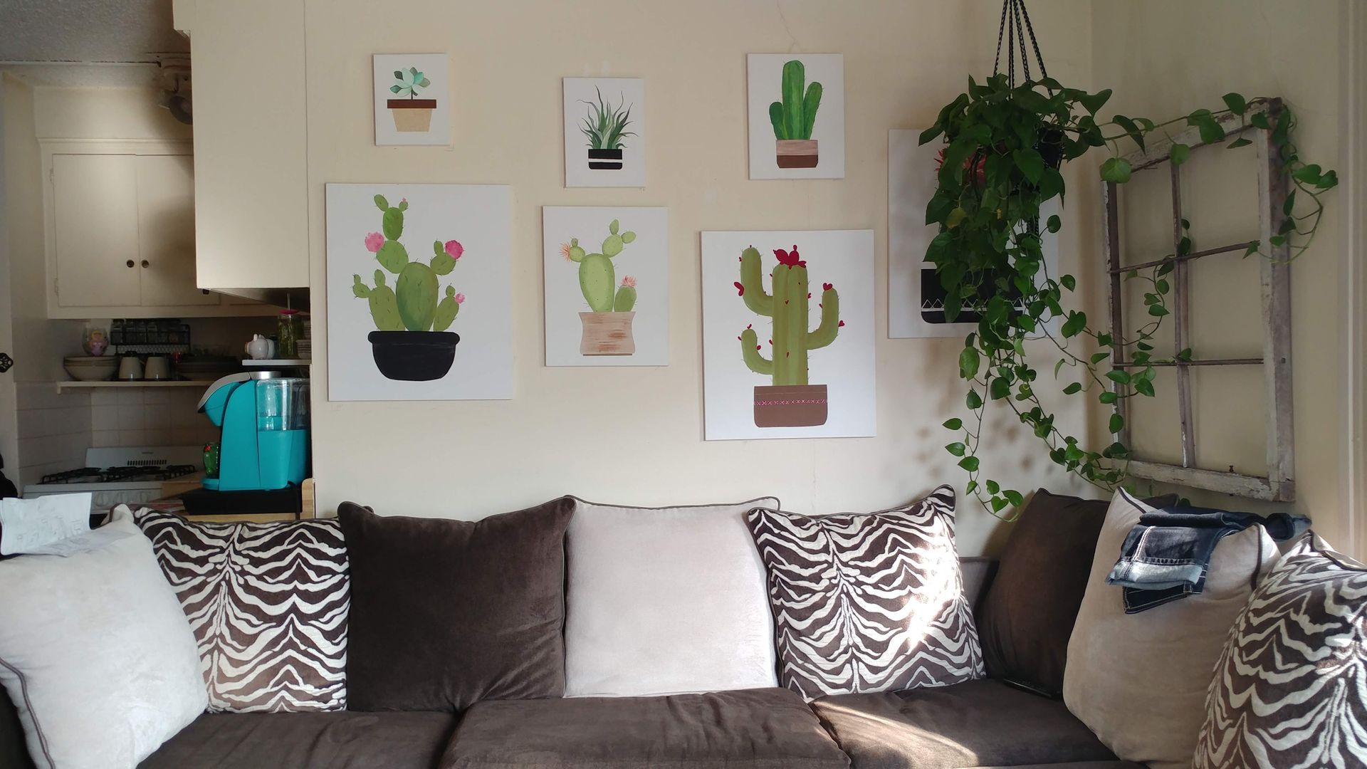 Milwaukee Apartment: 2204 E Ivanhoe Pl