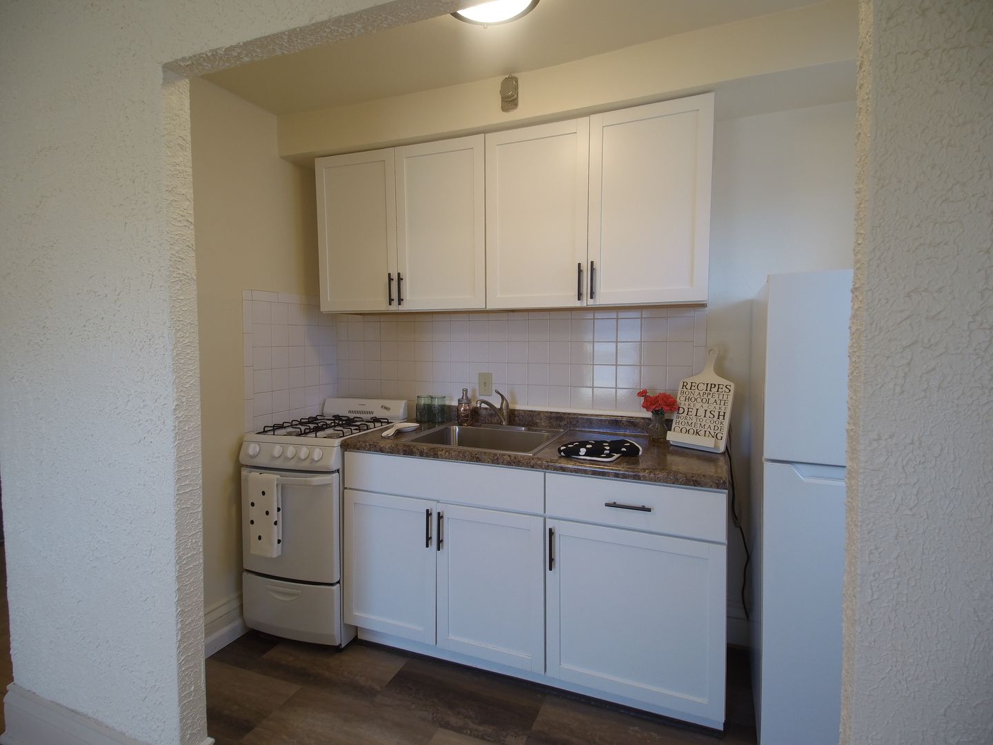 Milwaukee Apartment: 2204 E Ivanhoe Pl