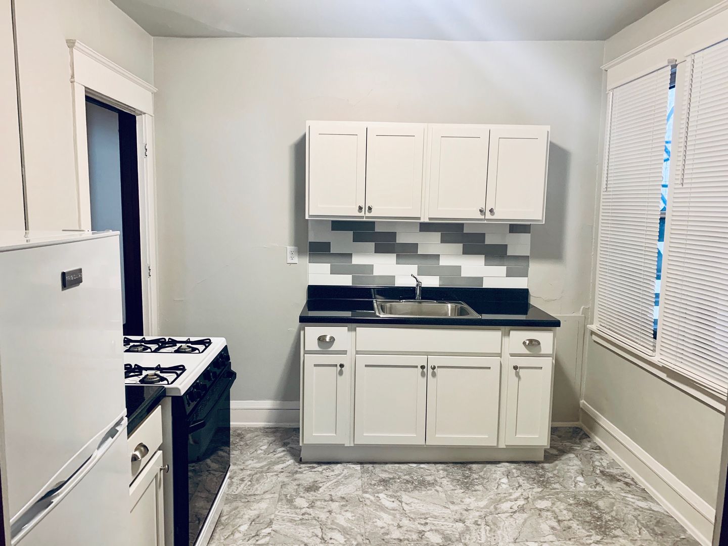 Milwaukee Apartment: 3059 N Maryland