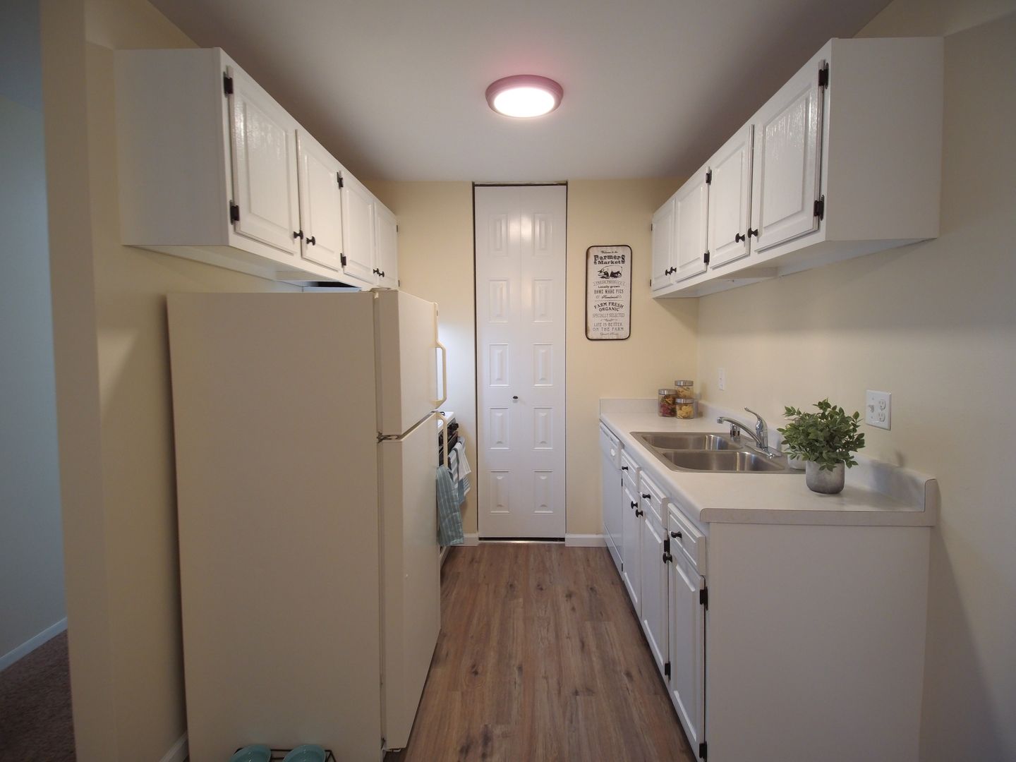 Mount Pleasant Apartment: 4701 Indian Hills Dr