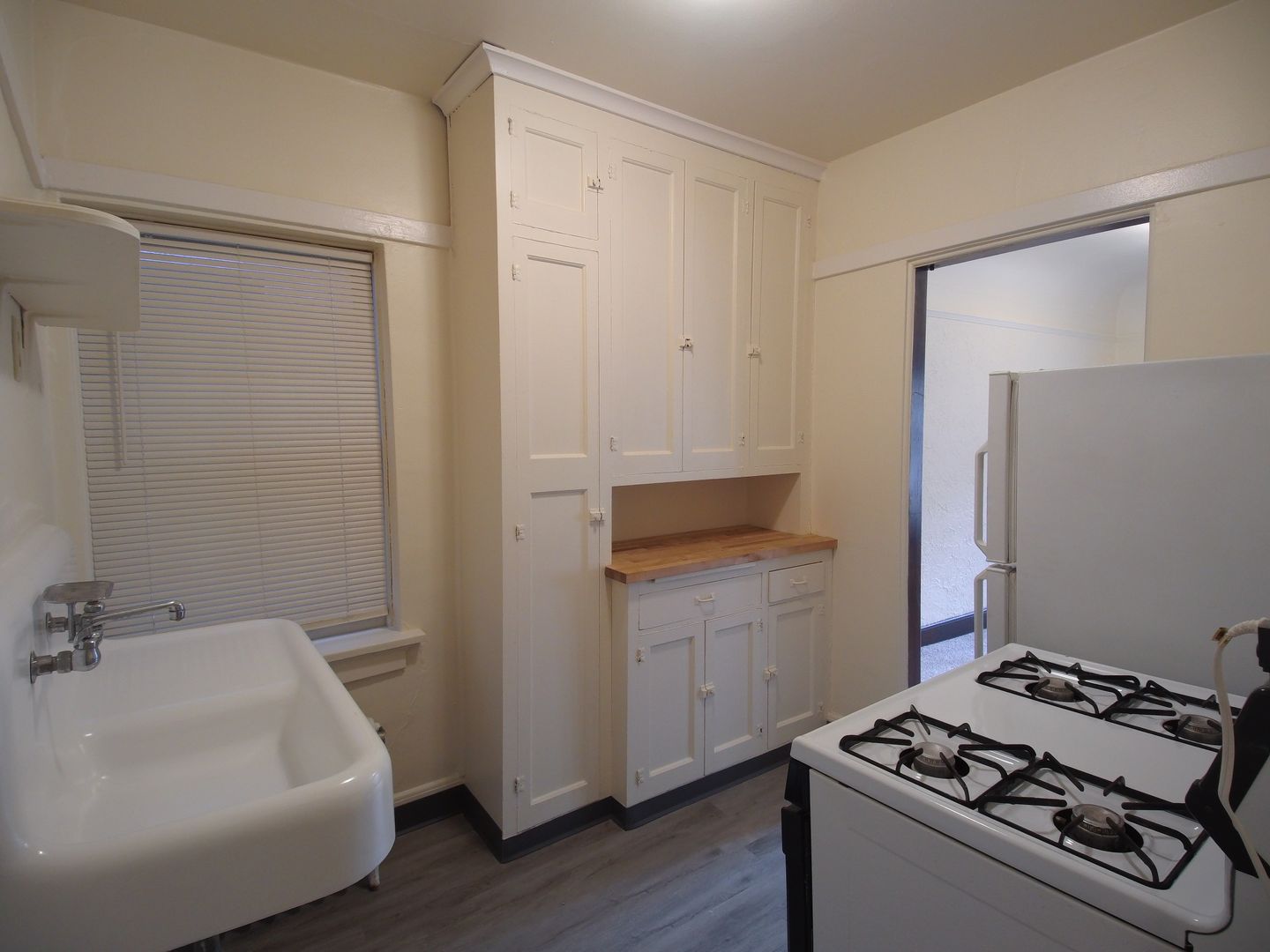 Milwaukee Apartment: 3229 N Oakland Ave