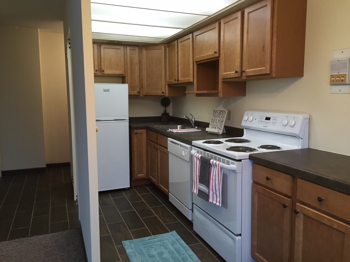 Milwaukee Apartment: 2233 N Summit Ave