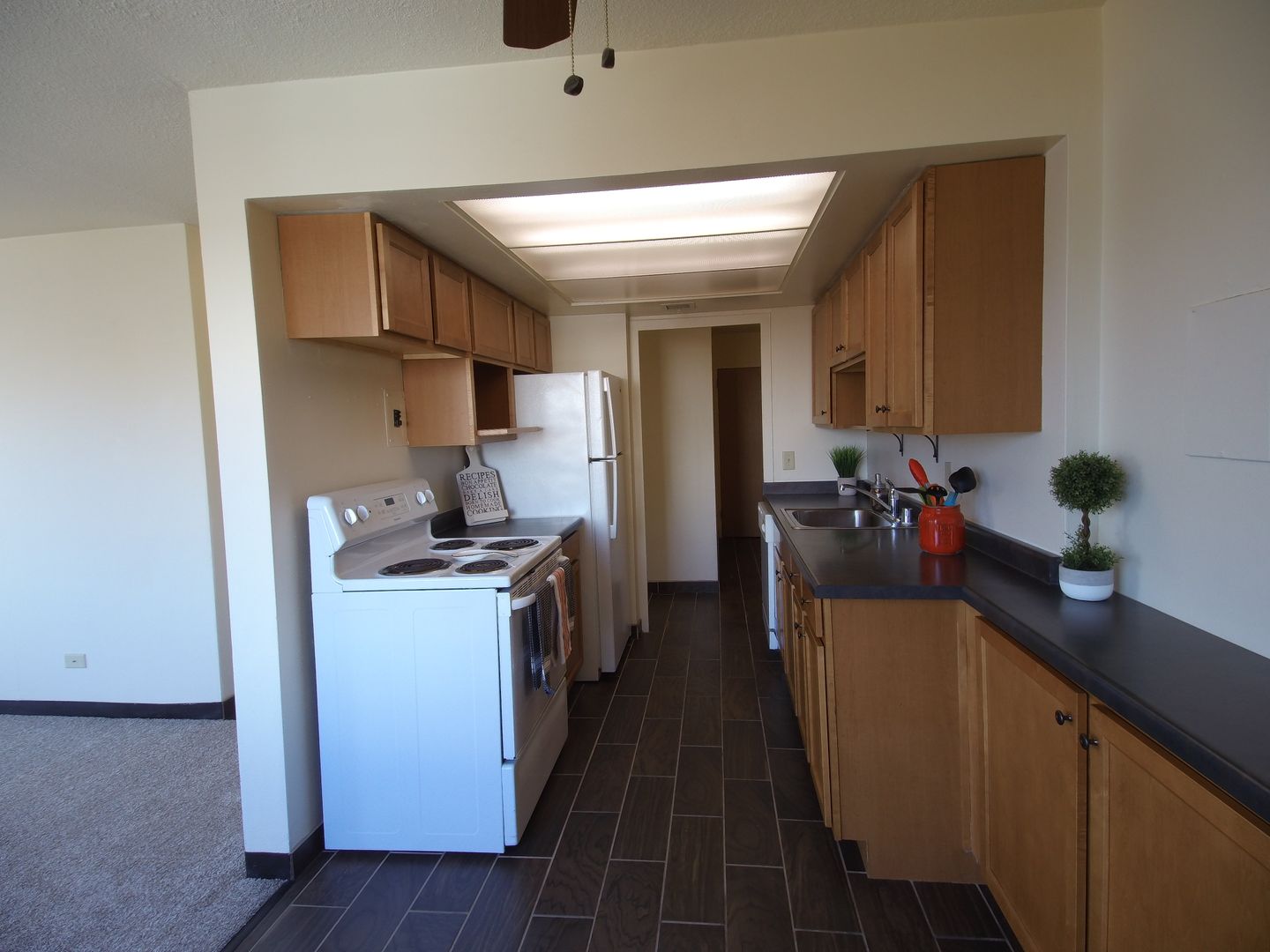 Milwaukee Apartment: 2233 N Summit Ave