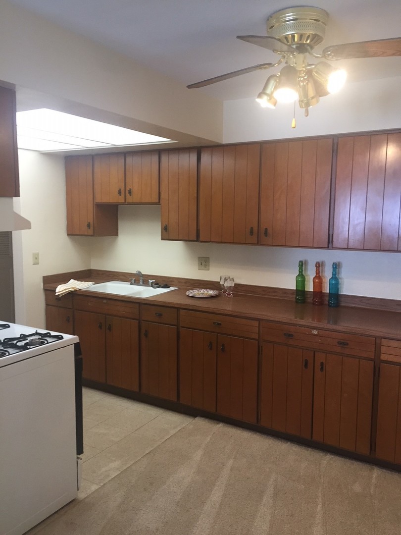 Milwaukee Apartment: 2580 N Oakland Ave