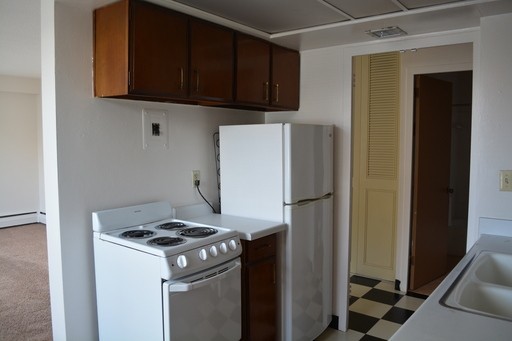 Milwaukee Apartment: 2233 N Summit Ave