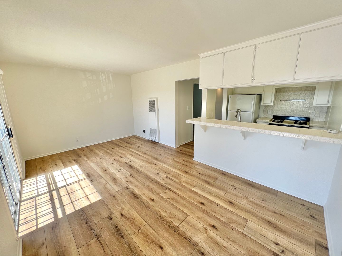 Long Beach Apartment: 3225 E. 10th St.