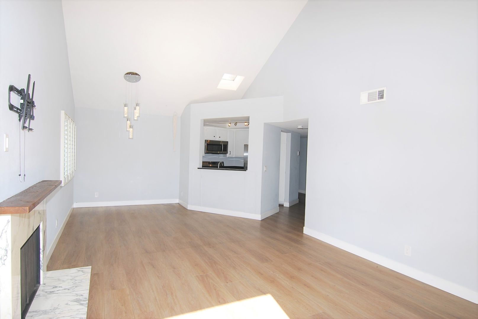 Long Beach Condo: 955 E 3rd St #303