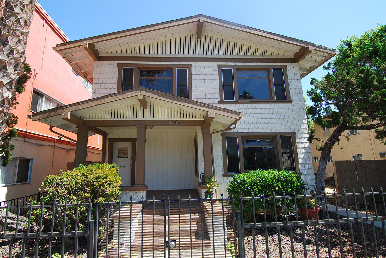 Long Beach Apartment: 1243 E Ocean Blvd