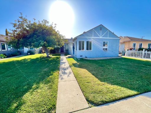 2 Bedroom in Quiet Los Altos Neighborhood – photo 1