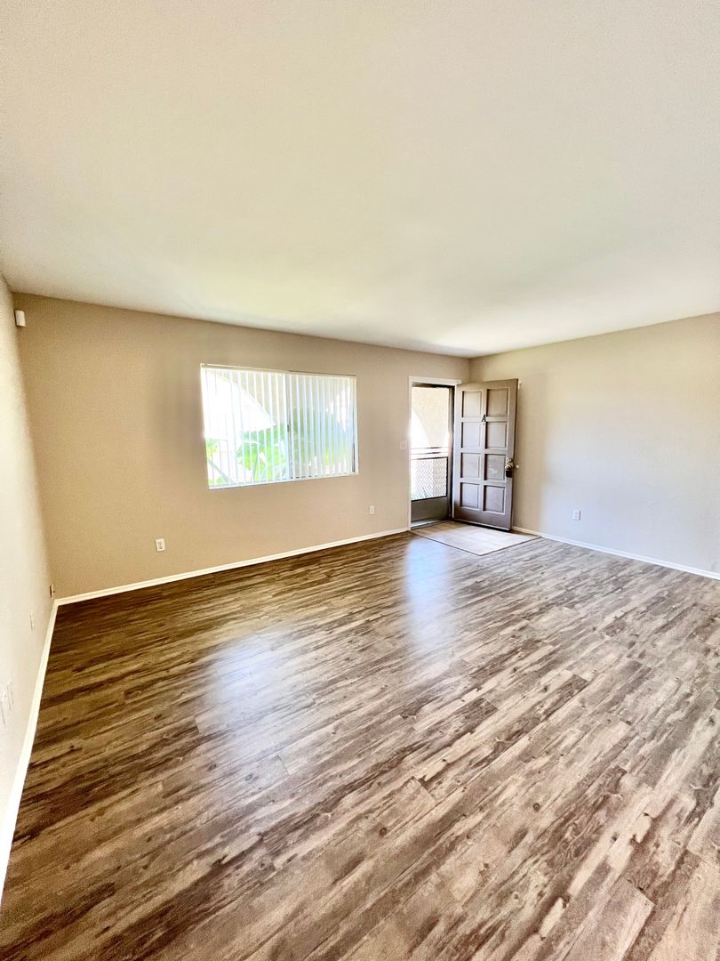 Huntington Beach Apartment: 16742 Hoskins Lane