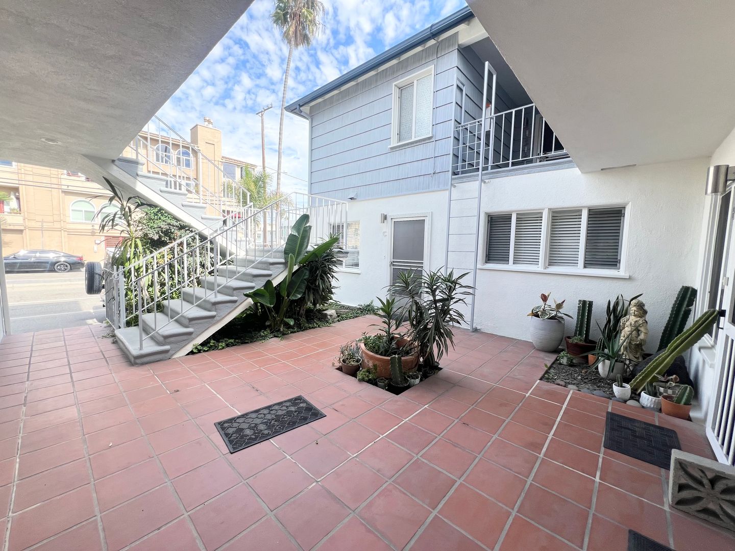 Long Beach Apartment: 6124 E Ocean Blvd