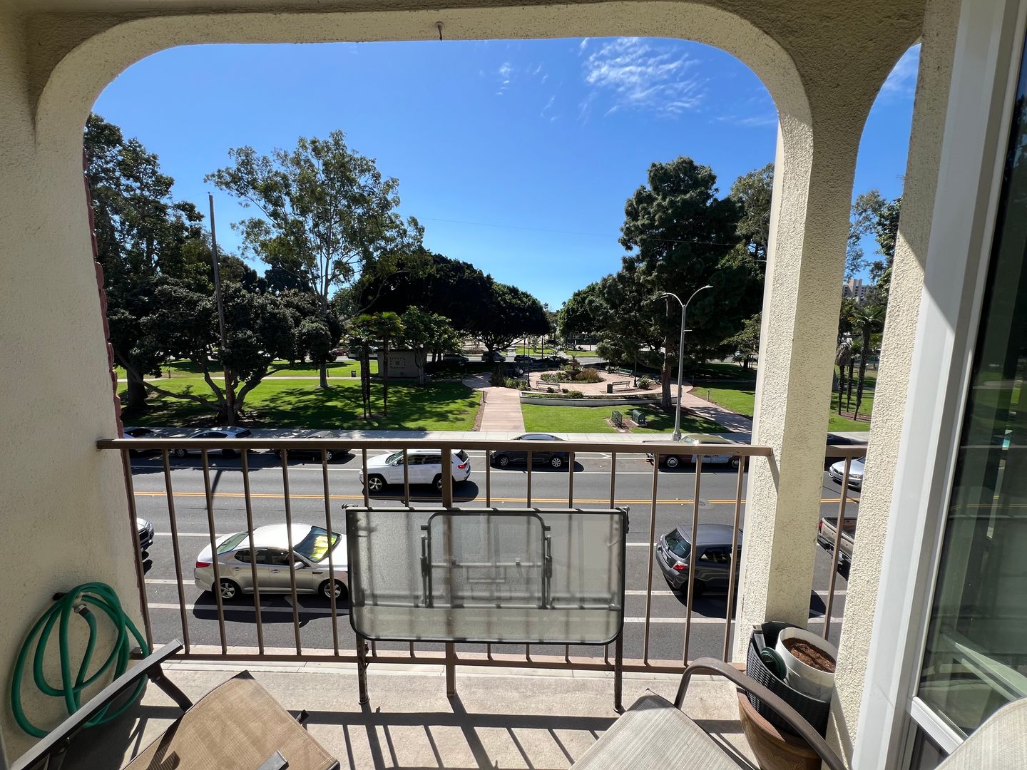 Long Beach House: 2055 E Broadway