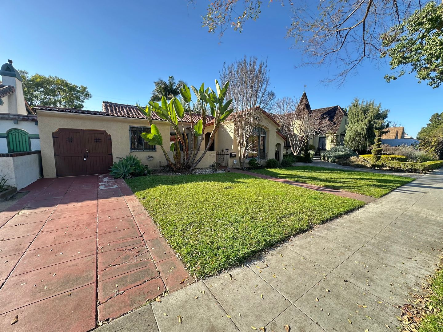 Long Beach House: 2041 Eucalyptus Ave