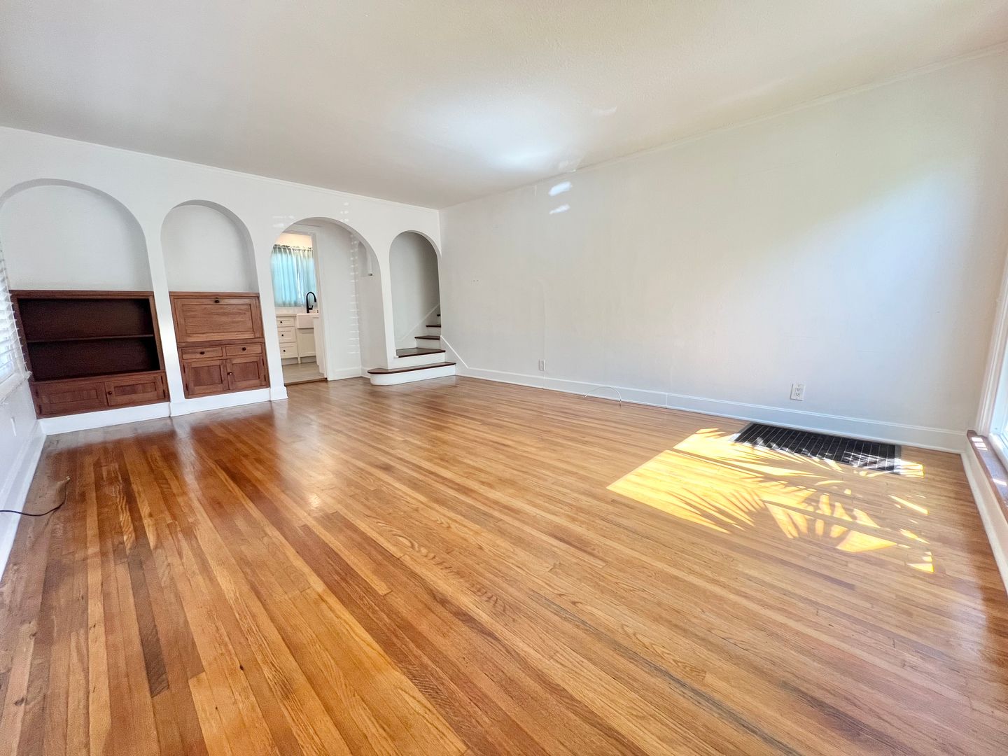 Long Beach Apartment: 45 65th Place