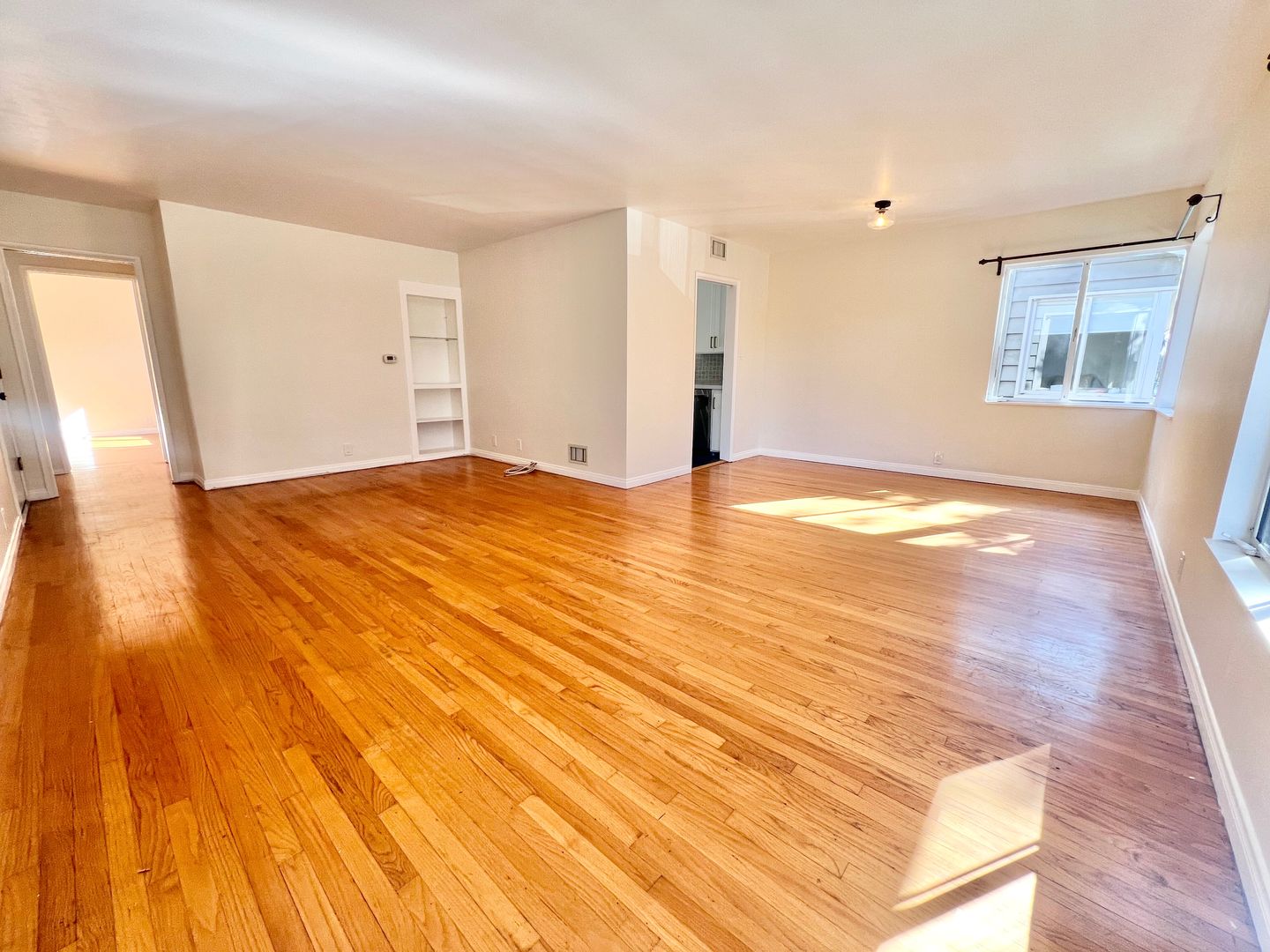Long Beach Condo: 1575 E Appleton St.