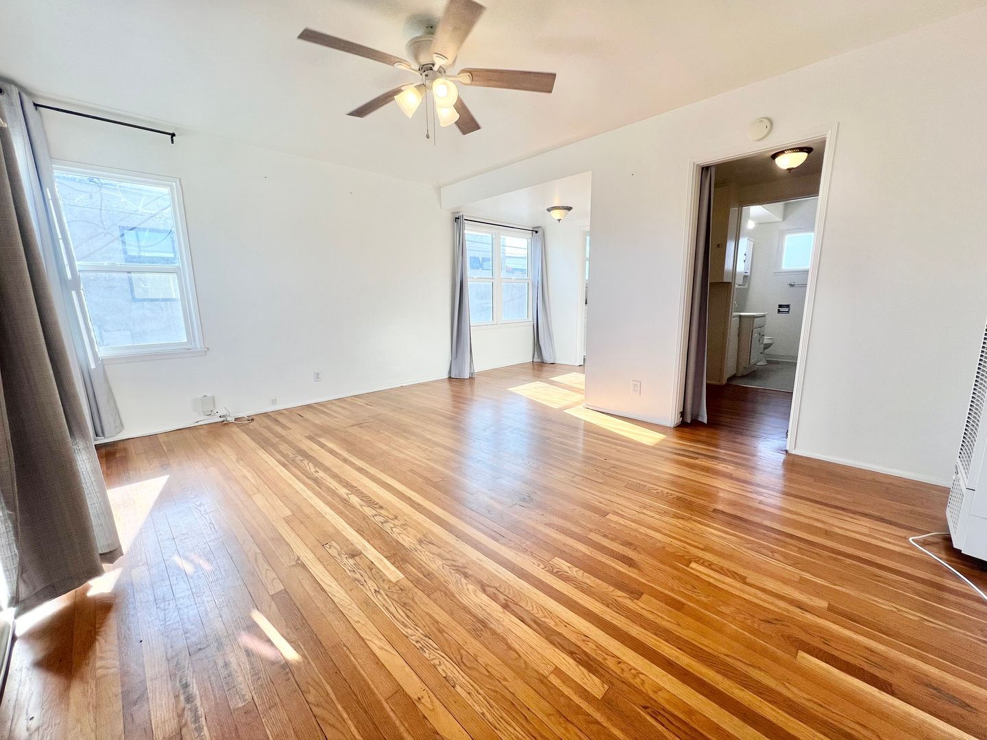 Long Beach Apartment: 58 Corona Ave