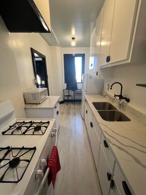 Modern Downtown Long Beach Studio | Utilities Included – photo 1