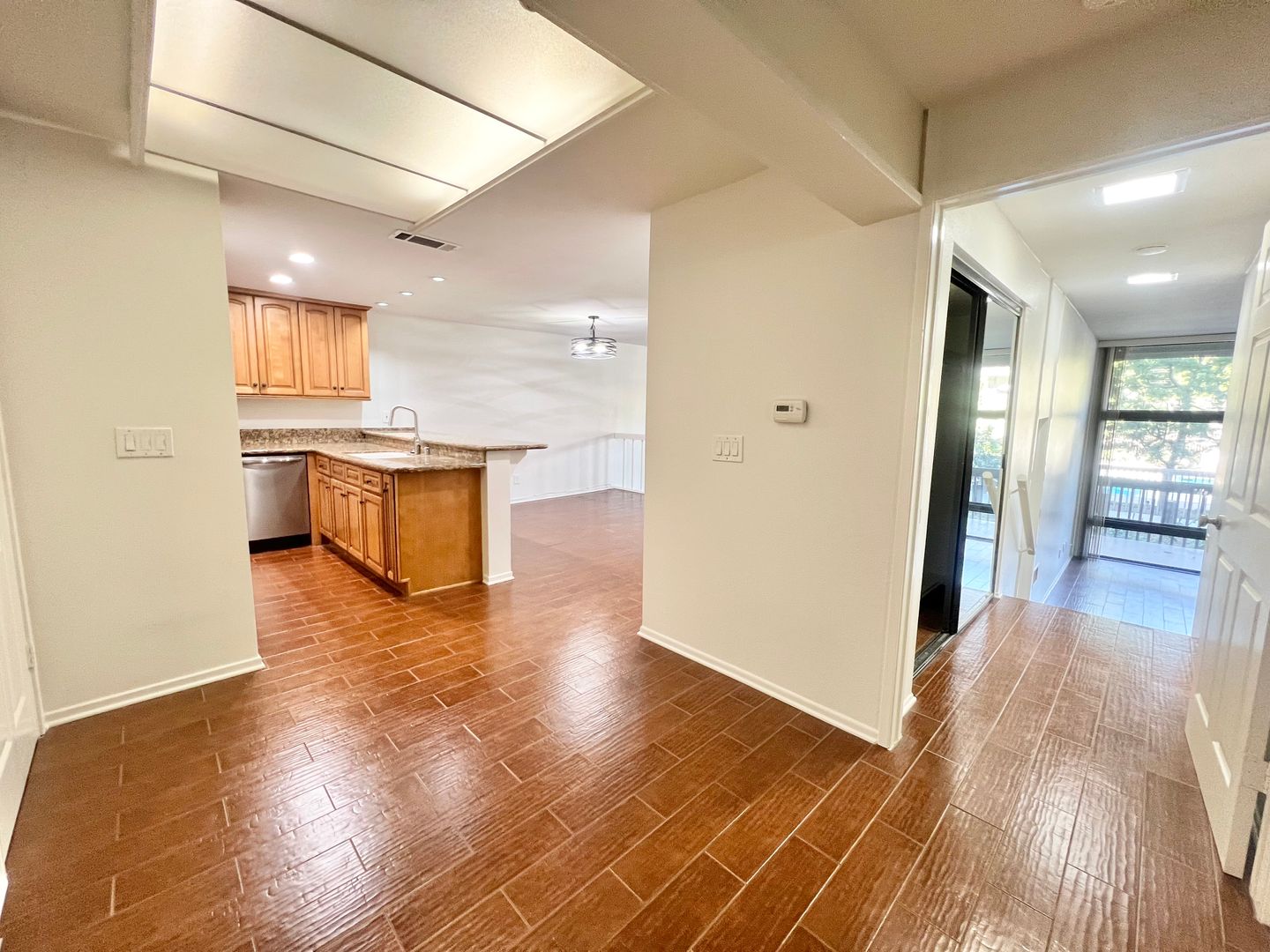 Long Beach House: 6115 Marina Pacifica Dr S