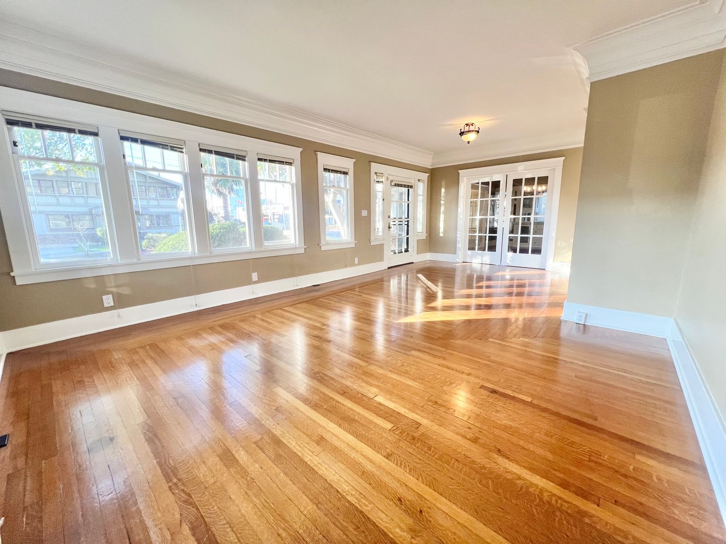 Long Beach Apartment: 206 - 210 Temple Ave