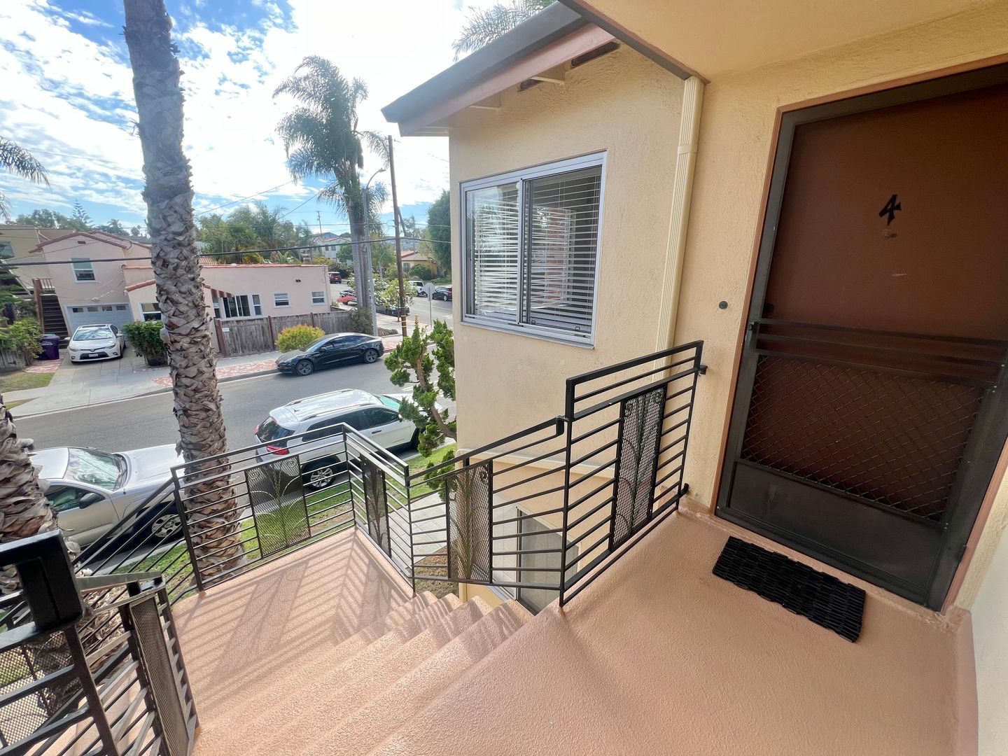 Long Beach Apartment: 800 Roswell