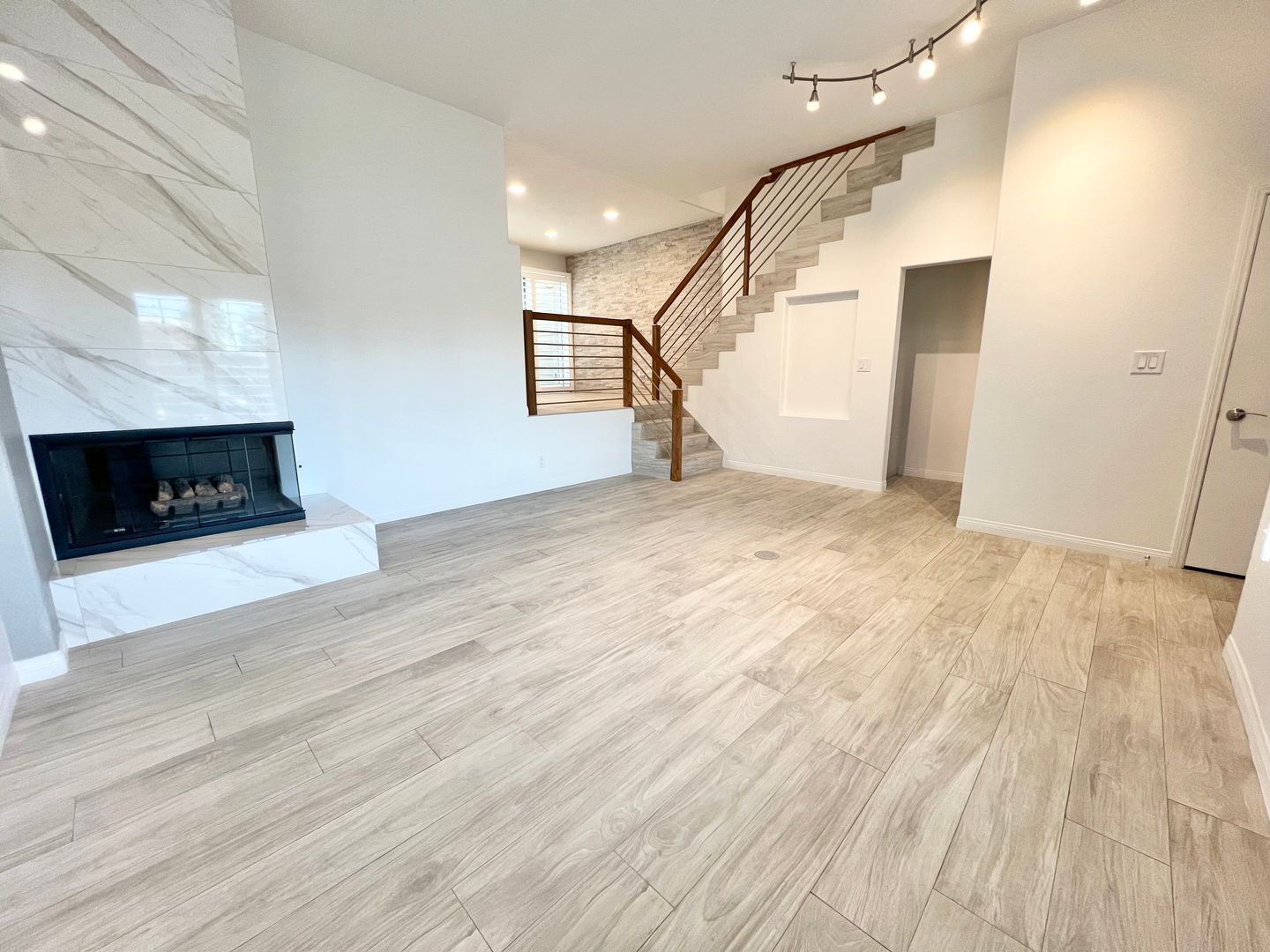 Manhattan Beach House: 1501 Artesia Blvd