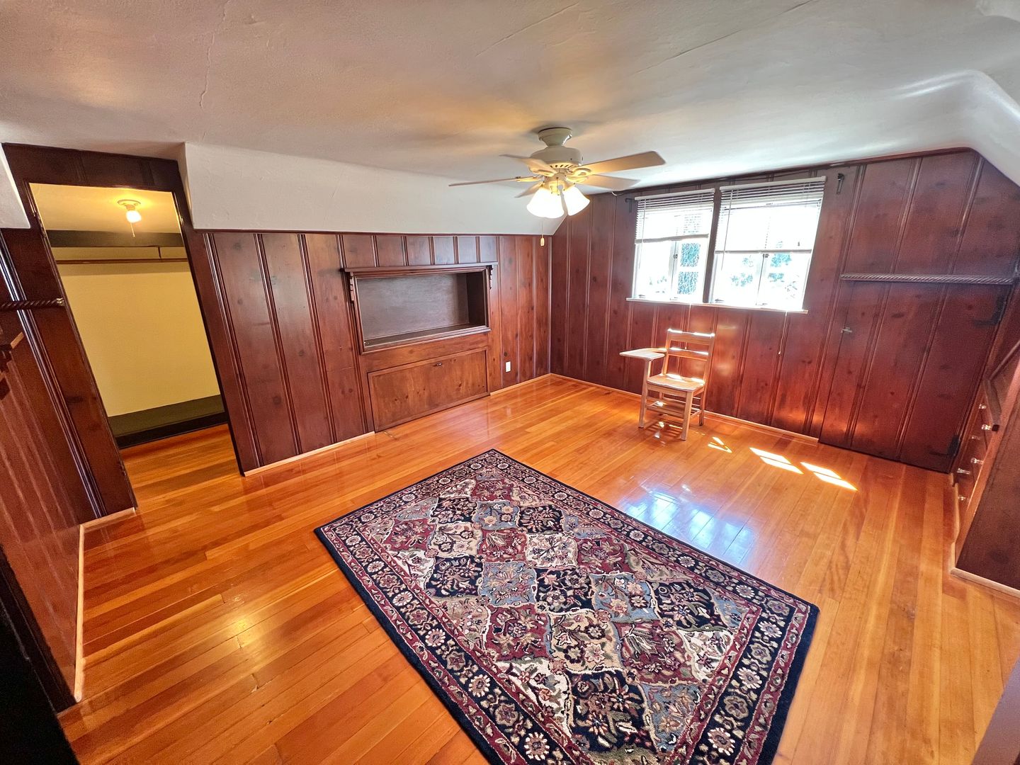 Long Beach Apartment: 2801 E. 2nd St