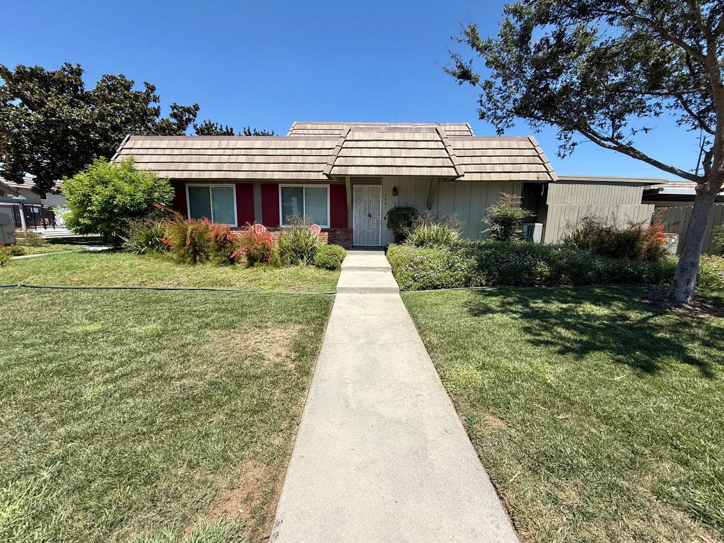 Cypress Condo: 4661 Larwin Ave