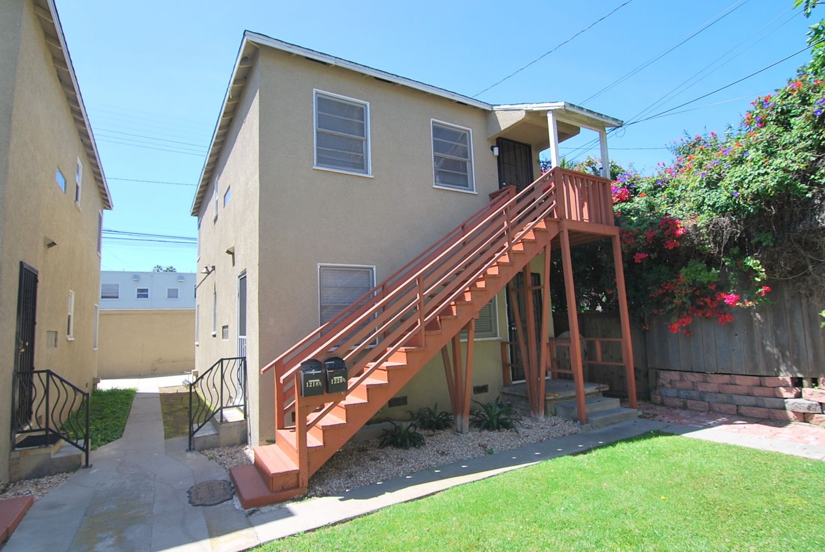 Long Beach Apartment: 1218 E 1st St