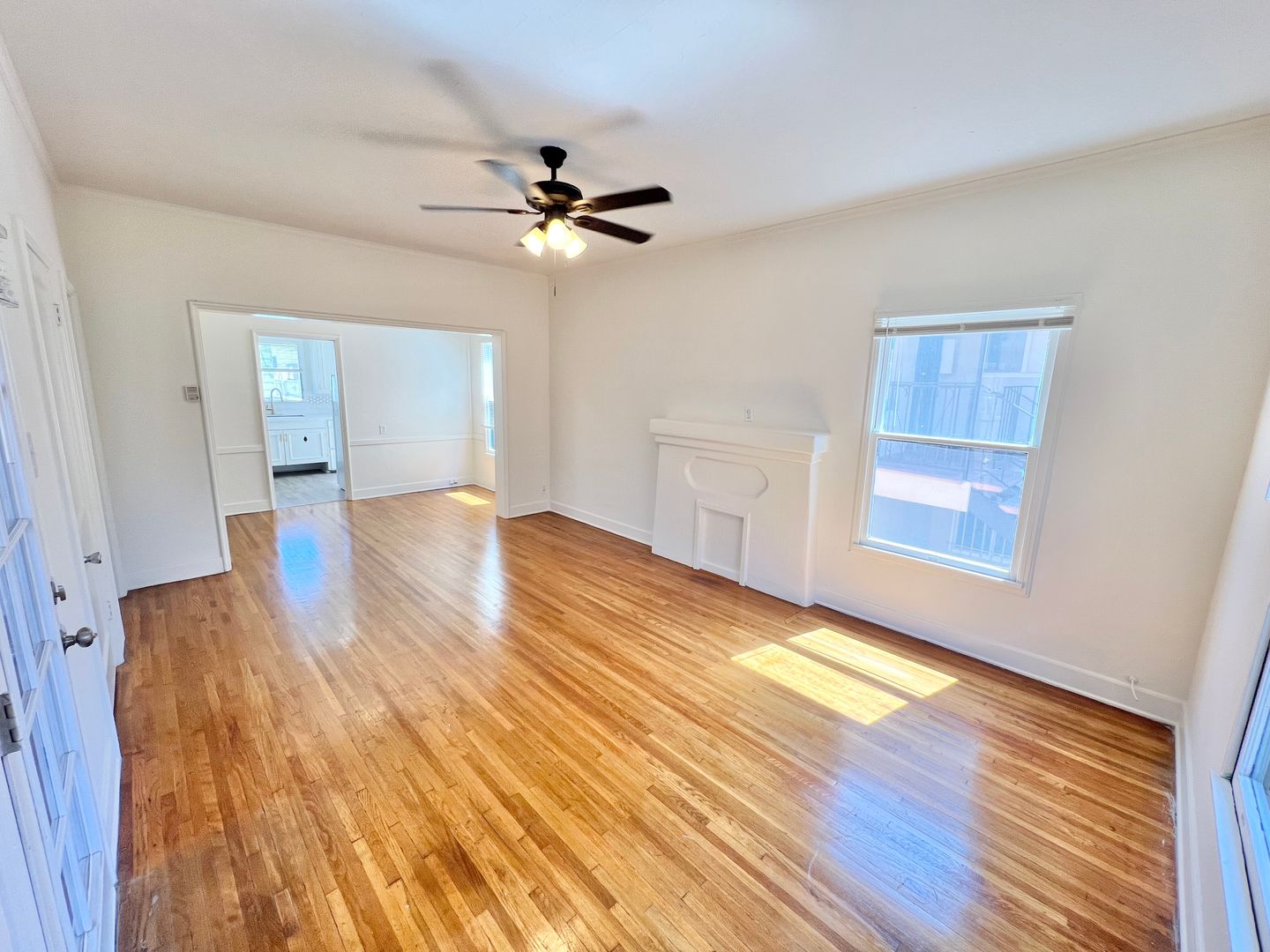 Long Beach Apartment: 1753 E Appleton St