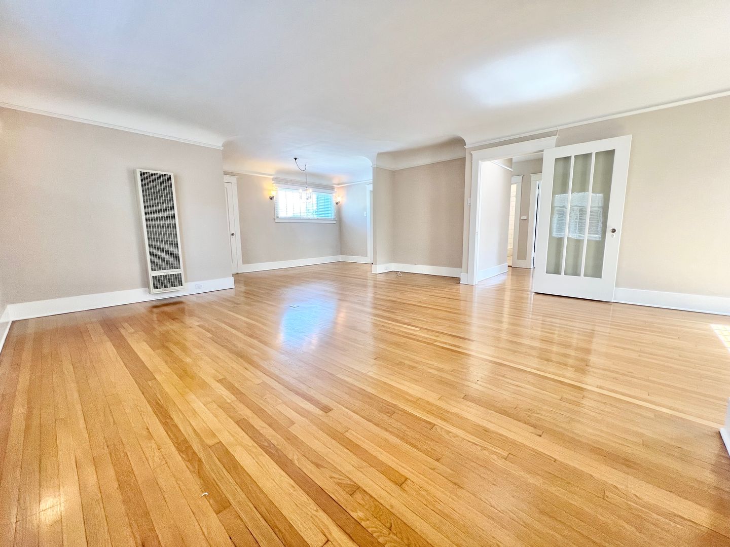 Long Beach Apartment: 129 Grand Ave