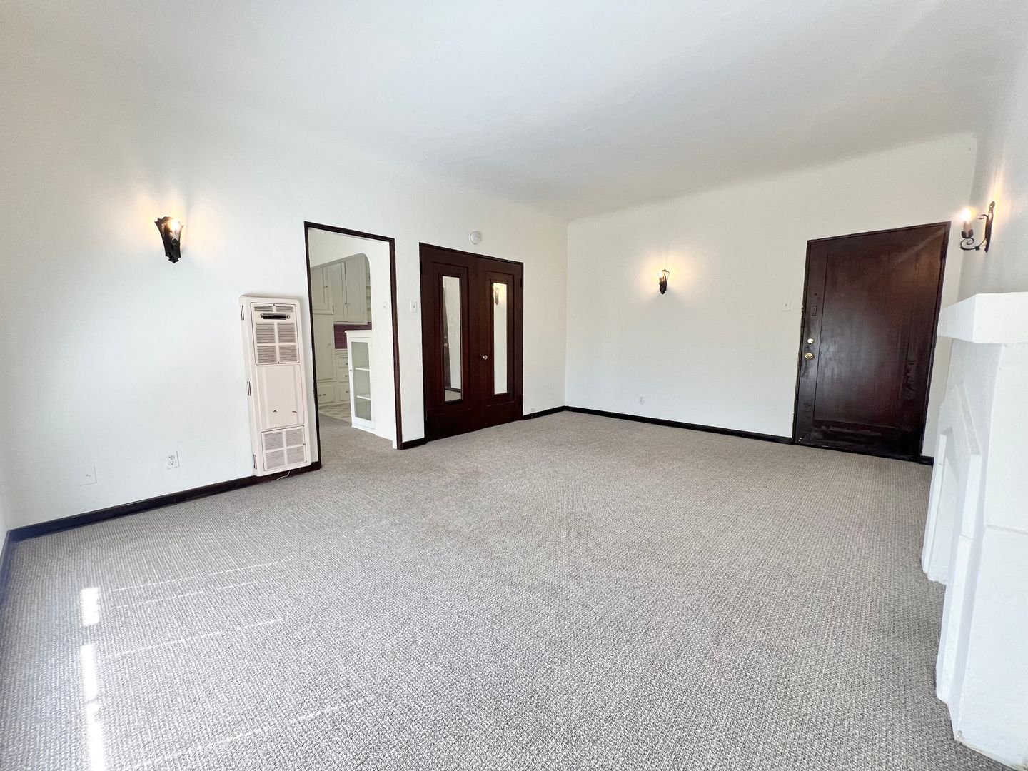 Long Beach Apartment: 658 Temple Ave