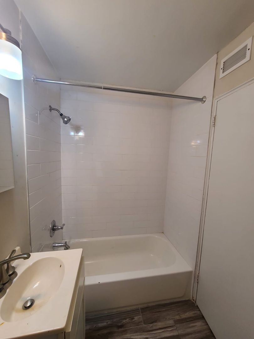 Philadelphia Apartment: 6008, 6012, 6016, 6020 Warnock