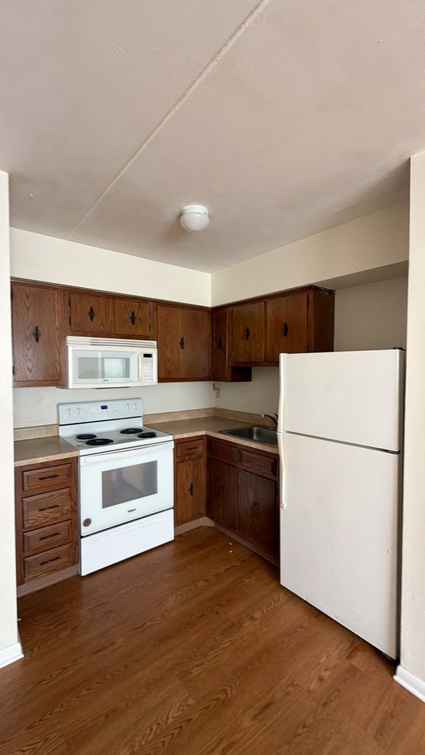 Upper Darby Apartment: 139 S State Rd
