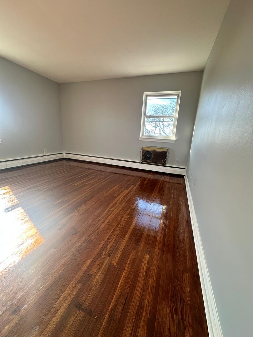 Hamilton Apartment: 60-66 White Horse Ave