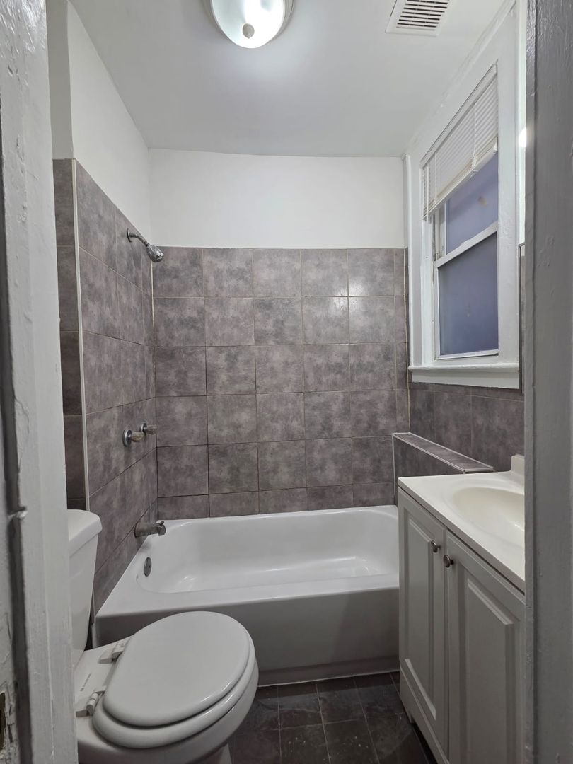 Plainfield Apartment: 1171-3 W Front St