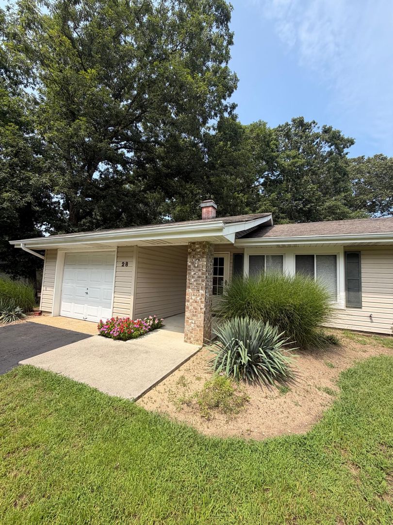 Jackson House: 28 Cambridge Dr