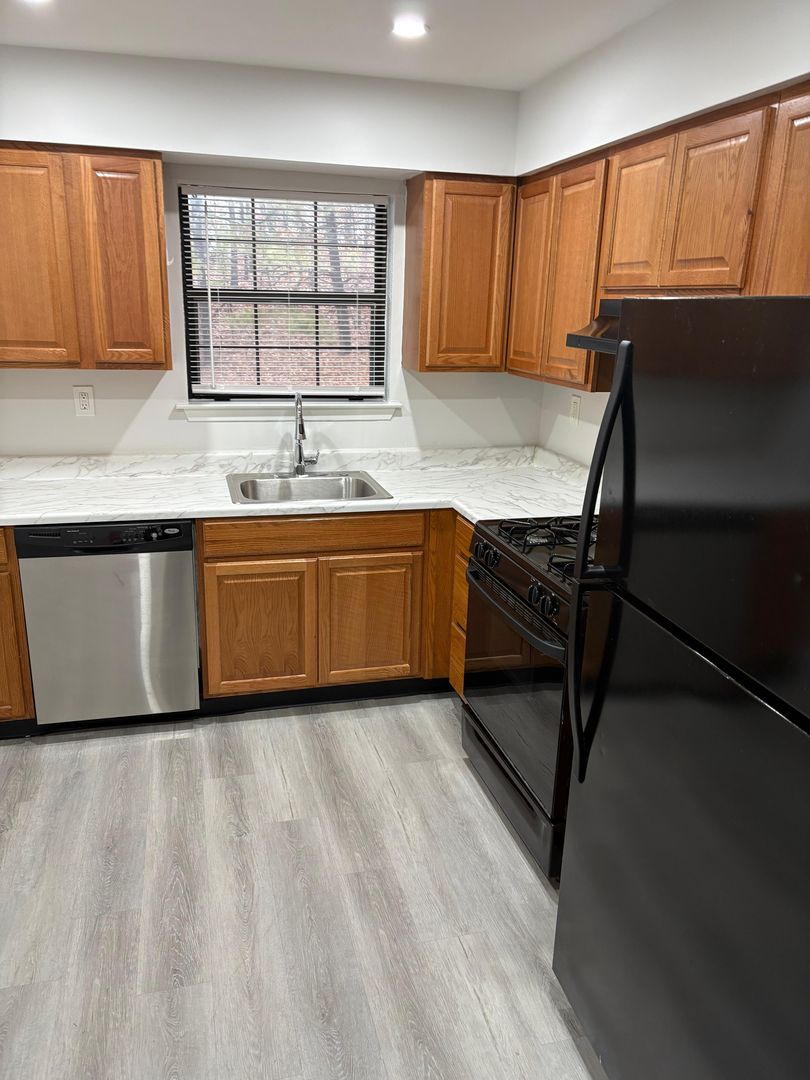 Toms River Apartment: 1255 Route 166